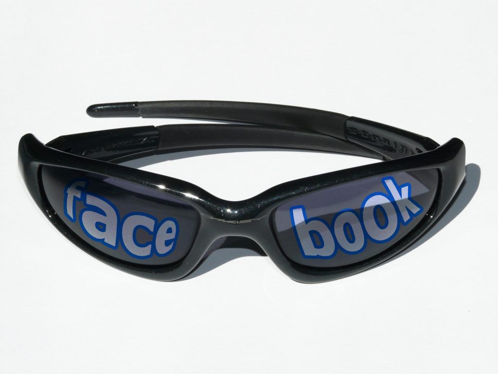 facebook-glasses-privacy-267372-1024x768